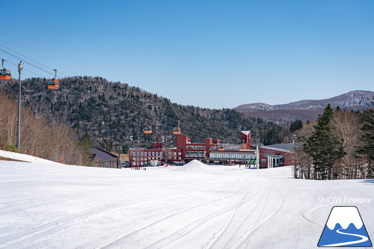 札幌国際スキー場｜ゴールデンウイーク初日も全コース滑走可能OK！！真っ白な雪と澄んだ青空 ＝ 絶好の春スキー＆スノーボード日和♪そして、日本海の彼方に、なんと利尻富士が見えた？！